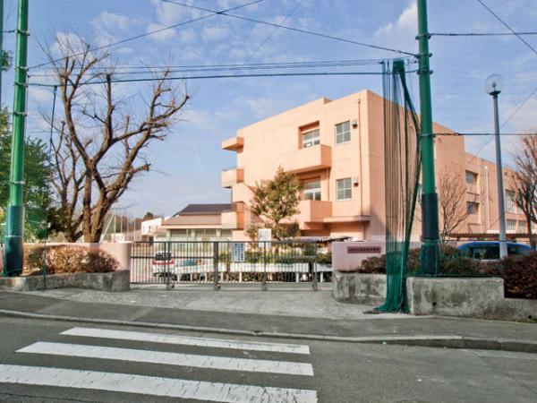 Junior high school. 410m to Yokohama Municipal Etaminami junior high school
