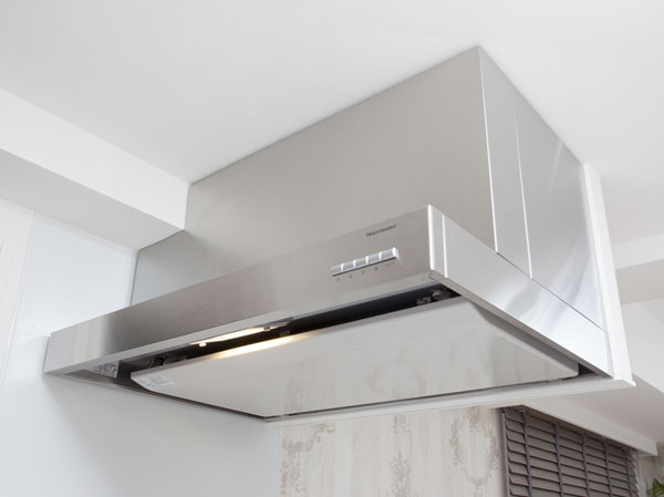 Kitchen.  [Rectification Backed range hood] Remove Easy, Enamel made of the rectifier plate type dirt even that quick and wiped. The oily smoke and smell during cooking efficiently air supply, Keep the kitchen around comfortably.
