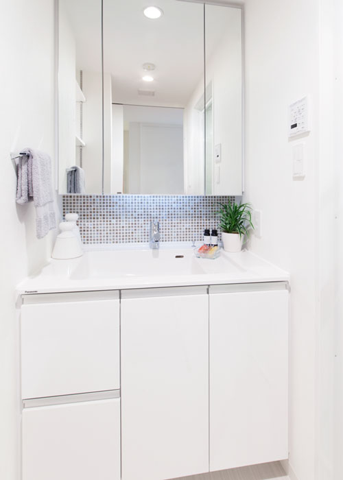 Bathing-wash room.  [Powder room] Precisely because space you use every day, Functionality and cleanliness.