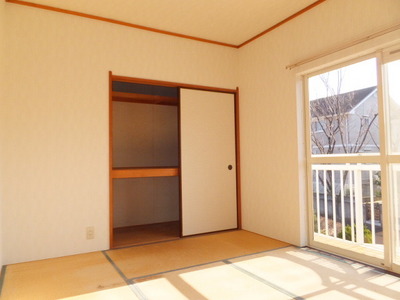 Living and room. Replace the tatami before occupancy