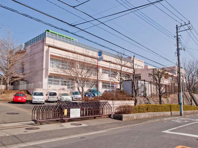 Junior high school. 1150m to Yokohama City Tatsunaka Kawanishi junior high school