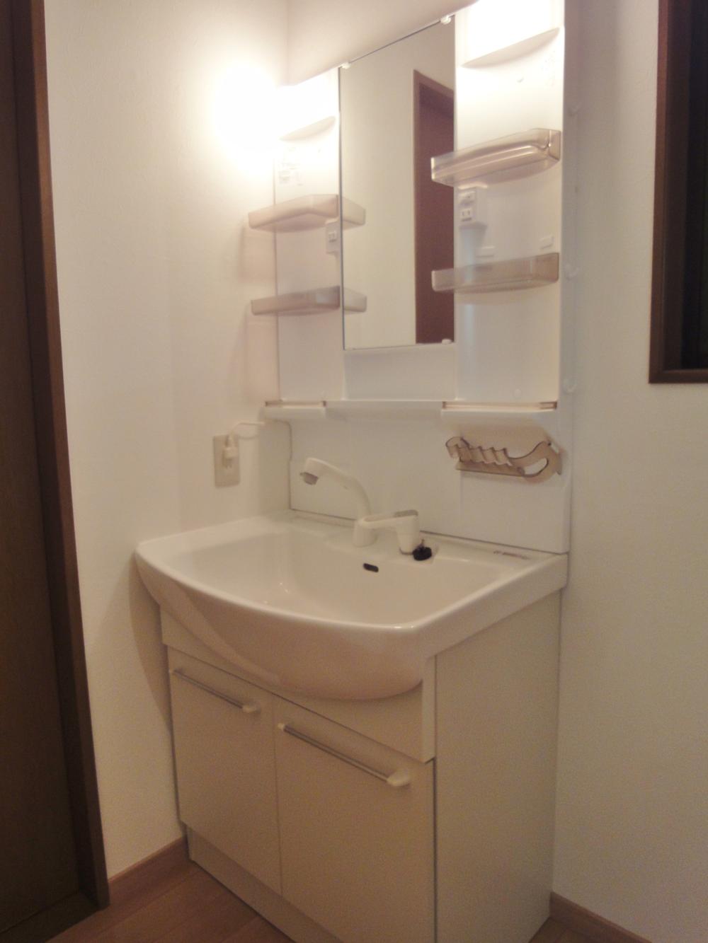 Wash basin, toilet. Indoor (12 May 2013) Shooting