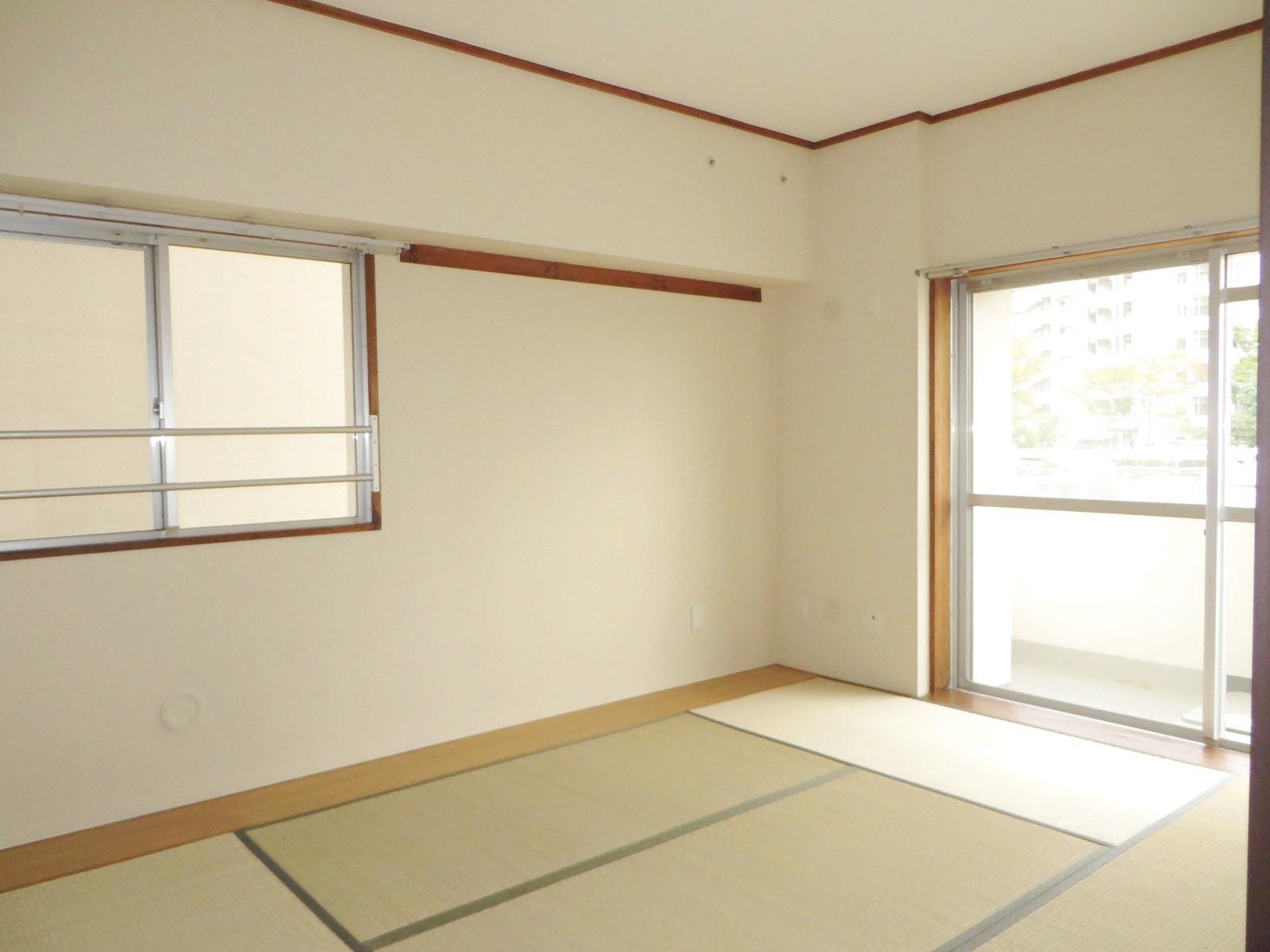 Other room space. 6-mat Japanese-style room bright