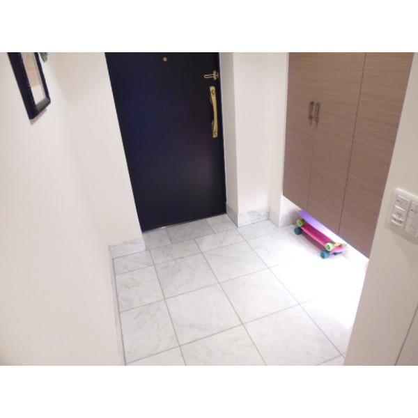 Entrance. Entrance portion is also widely, You can put well as stroller