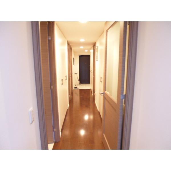 Non-living room. 1.03 sq m with a trunk room is on the porch