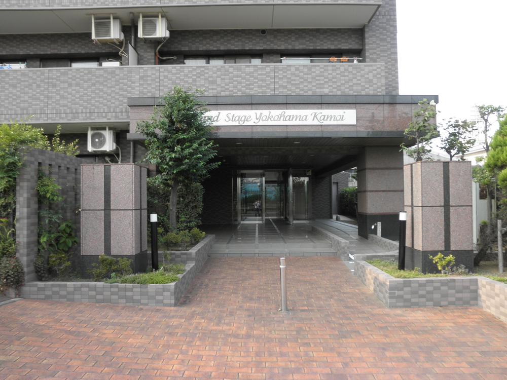 Entrance. Common areas