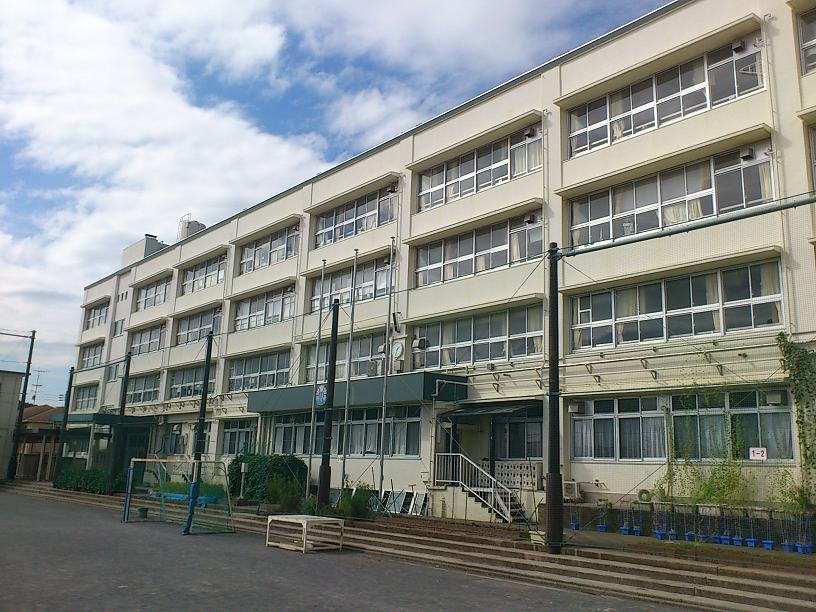 Primary school. Kawawa to elementary school 1140m