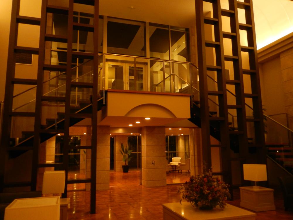 Entrance. Second floor lounge