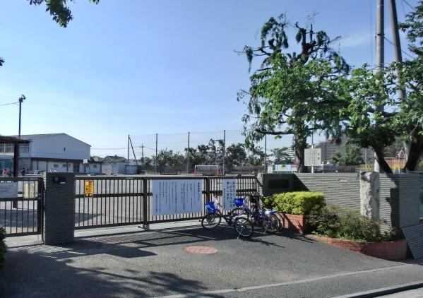 Primary school. 1100m to Nakagawa Elementary School