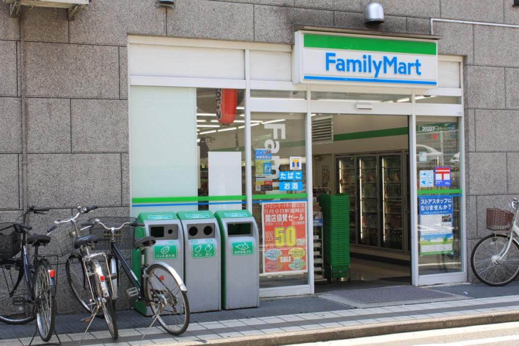 Convenience store. Family Mart (convenience store) up to 100m