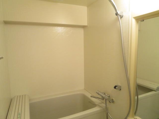 Bathroom. Indoor (12 May 2013) Shooting