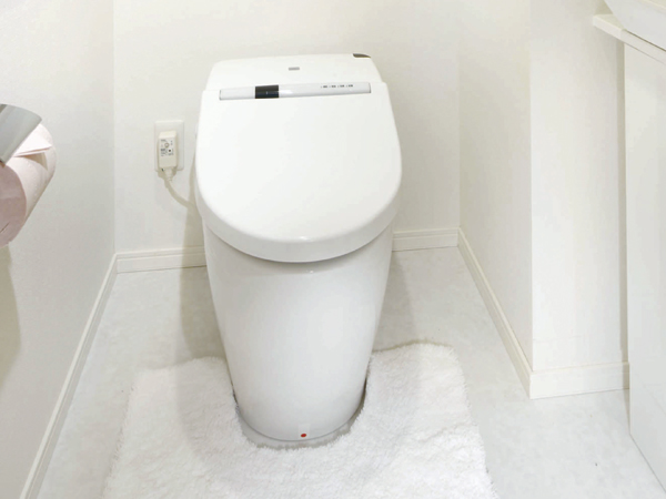 Bathing-wash room.  [Water-saving toilet] Washlet adopt an integrated tankless toilet. Compared with the company's traditional toilet, You can wash with a small amount of water.