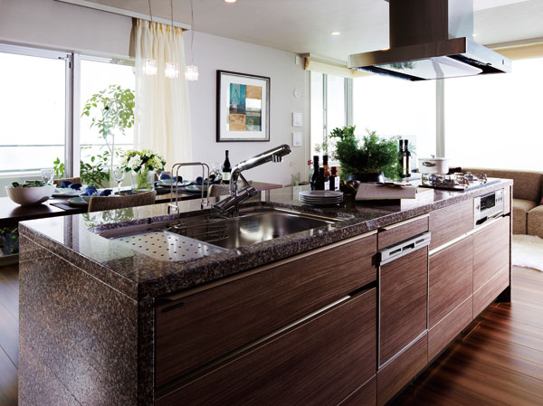 Kitchen.  [Ellesmere kitchen] Actually incorporate the point of view of those who stand in the kitchen, Not only ease of use, With an emphasis on communication and design, It is a kitchen for families.