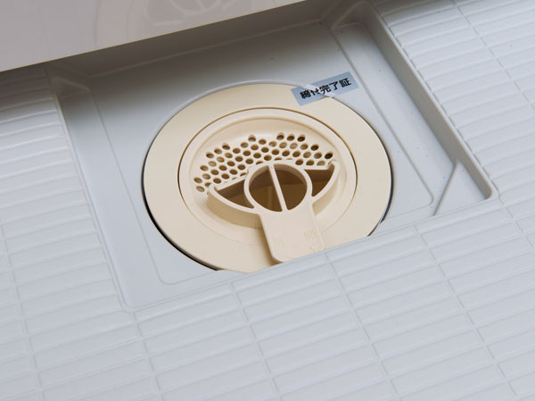 Bathing-wash room.  [Easy hair catcher] Drain outlet is the shape to be discarded easier and hair in one swing.