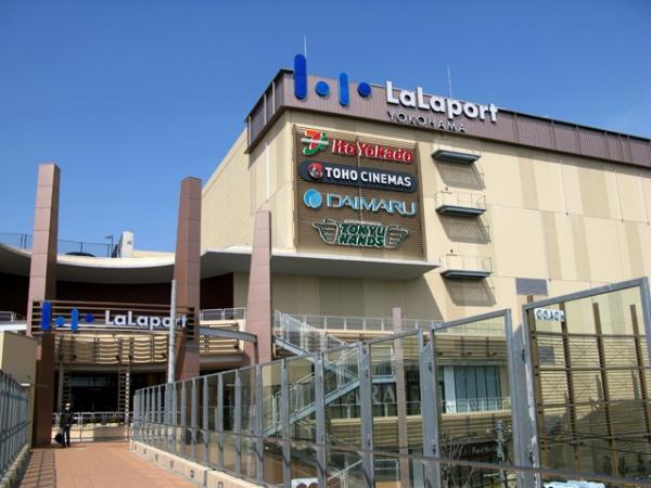 Shopping centre. LaLaport to Yokohama 1020m