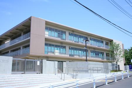 Junior high school. Hayabuchi 1160m until junior high school