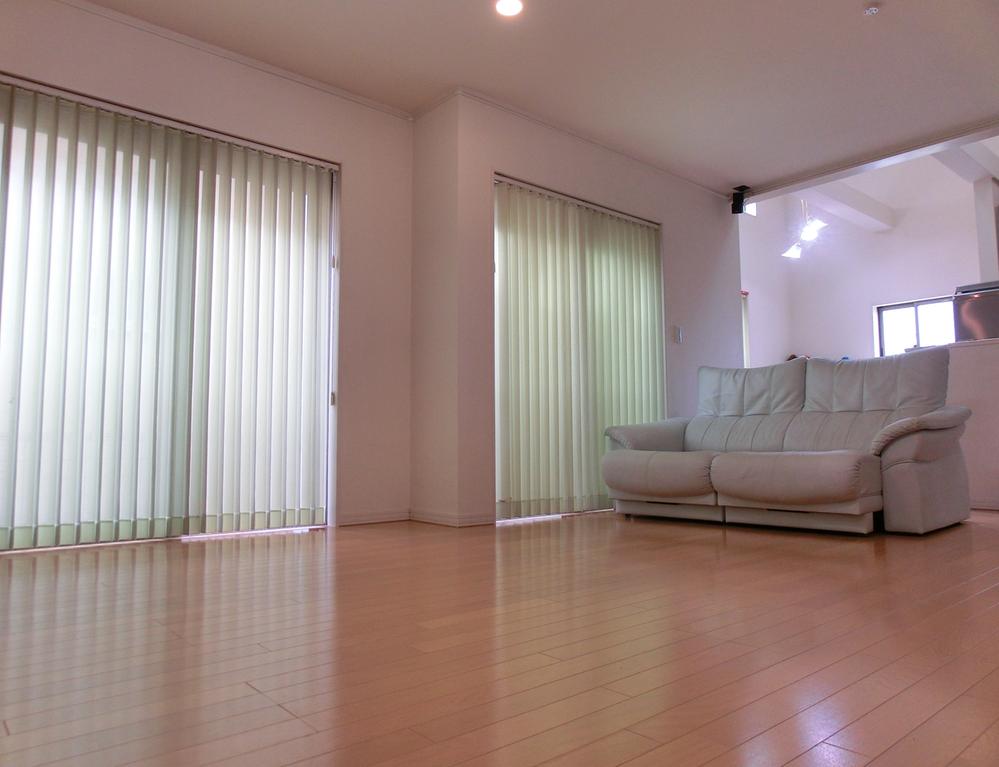 Living. 21 Pledge Spacious living photograph of that of the more than. The window in the middle is facing to the terrace. 