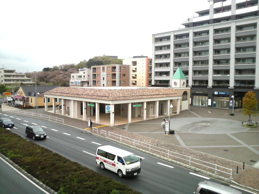station. Is nearest to the "Kita Yamata" station. Also substantial commercial facility.