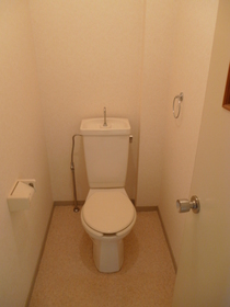 Toilet. Looking for room in Kohoku NT is housemates shop Kohoku New Town
