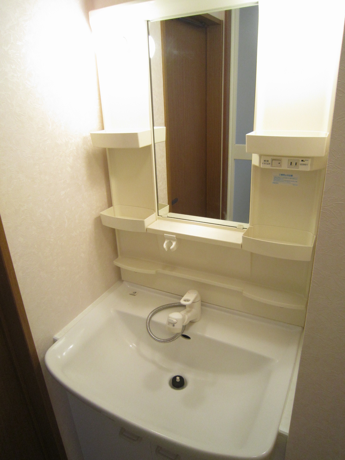 Washroom. Shampoo dresser