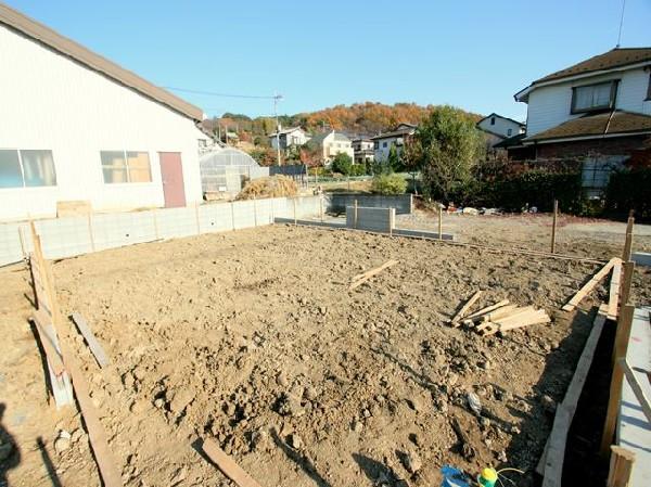 Local appearance photo. Blue Line "Nakagawa," a 10-minute walk to the station