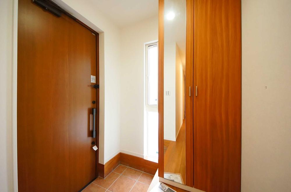 Other introspection. Indoor (12 May 2013) Shooting, Storage capacity is near the entrance of plenty.