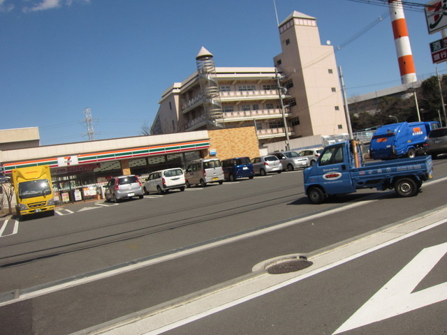 Convenience store. 140m to Seven-Eleven (convenience store)