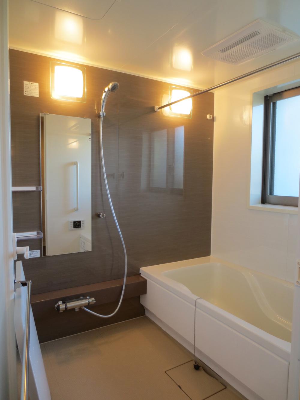 Bathroom. The bathrooms are spacious 1620 type. With bathroom dryer, It is also useful to your laundry on a rainy day.