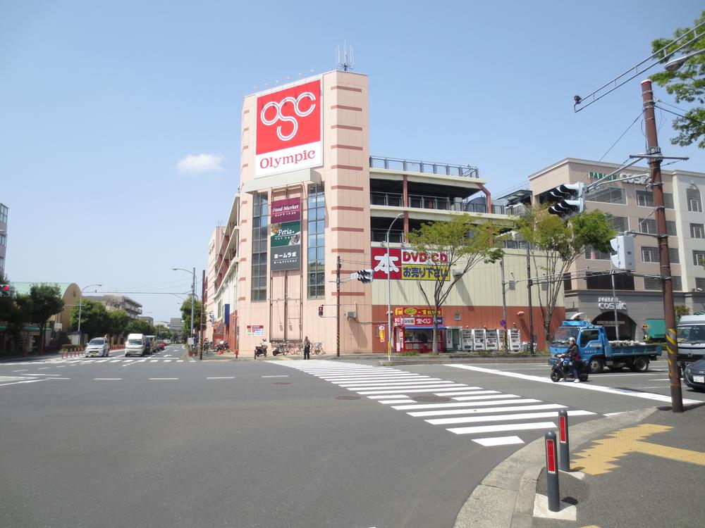 Shopping centre. 1030m until the Olympic Kohoku New Town shop