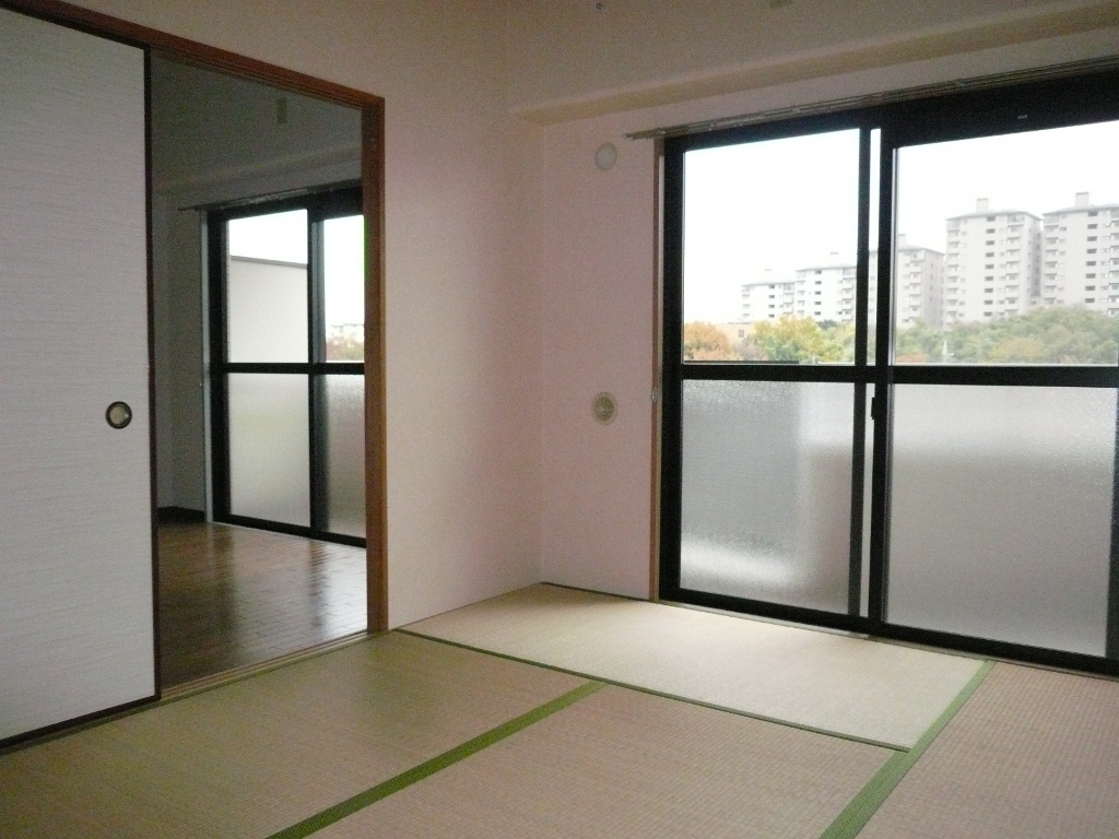 Living and room. Japanese-style room 6.0 tatami mats (1)  Will be inverted type of photo. 