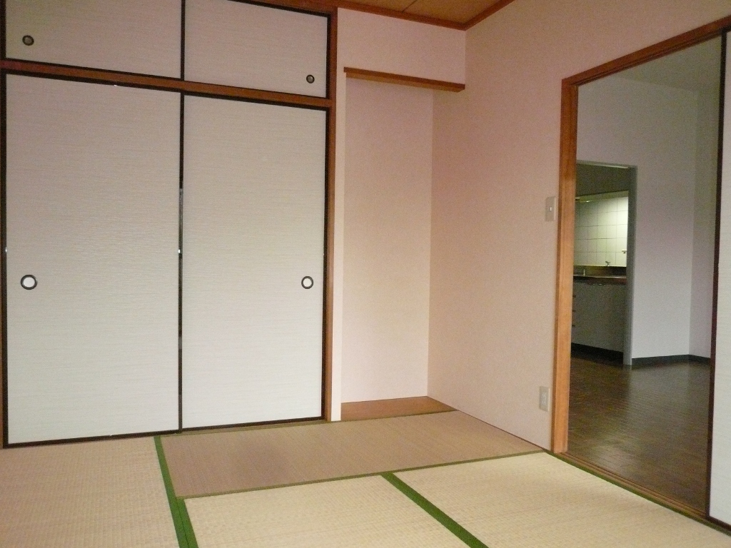 Living and room. Japanese-style room 6.0 tatami mats (2)  Will be inverted type of photo. 