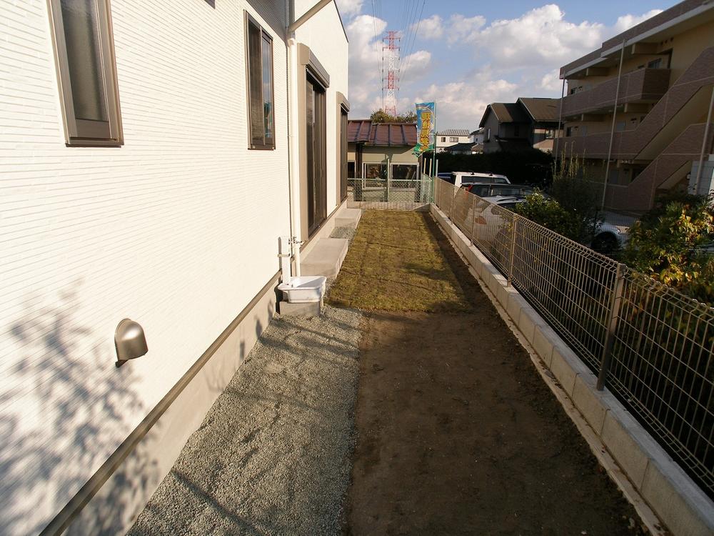 Garden. Moderately clear Ali on the site