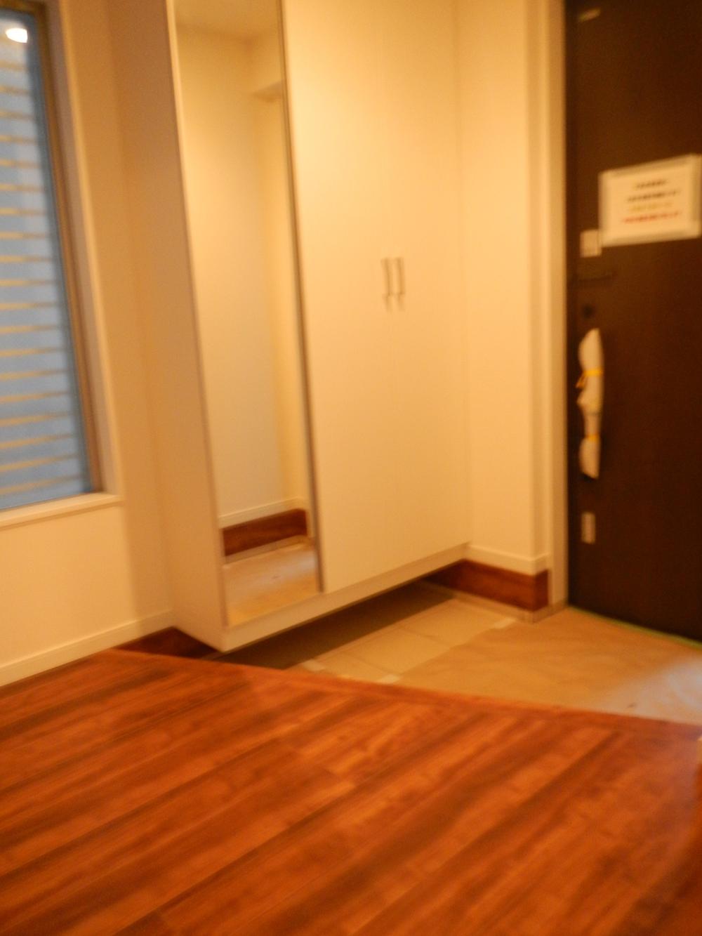 Entrance. Local (11 May 2013) Shooting