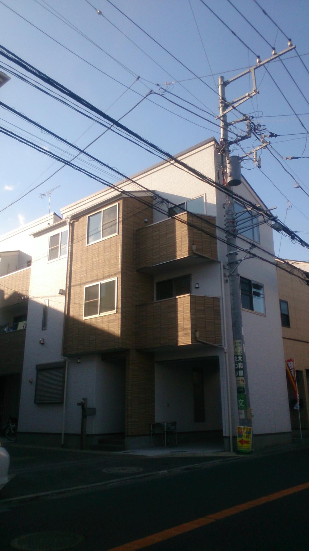 Local appearance photo. Local (12 May 2013) Shooting