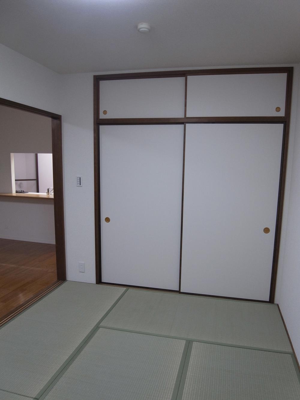 Non-living room. Upper closet with a Japanese-style room