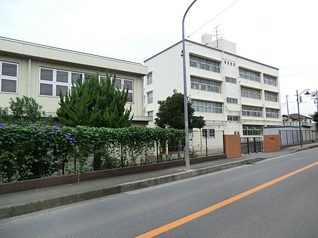 Primary school. 698m to Yokohama City Tachikawa sum Elementary School
