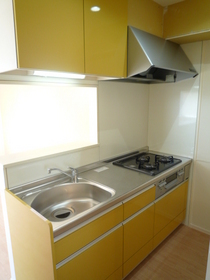 Kitchen. It is a dish is also easy in the three-necked gas stove