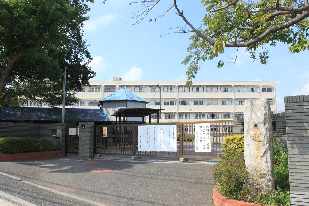 Primary school. Nakagawa to elementary school (elementary school) 740m