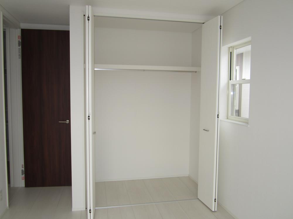 Same specifications photos (Other introspection). closet