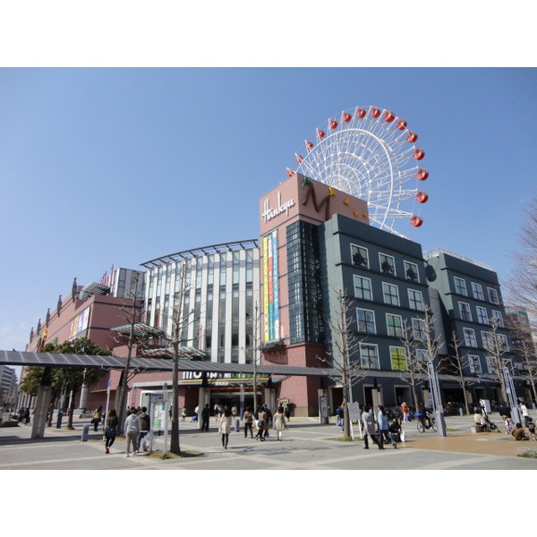 Shopping centre. Continued Hankyu until the (shopping center) 4384m