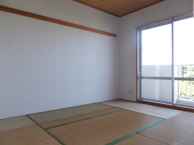 Living and room. Tatami will be replaced before occupancy