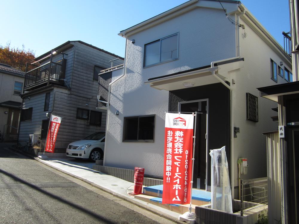 Local photos, including front road. Local (11 May 2013) Shooting