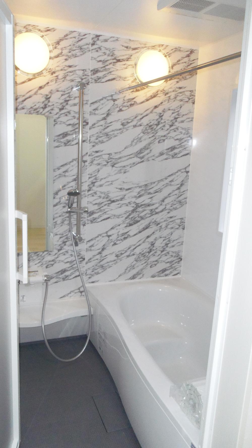 Bathroom. Indoor (12 May 2013) Shooting