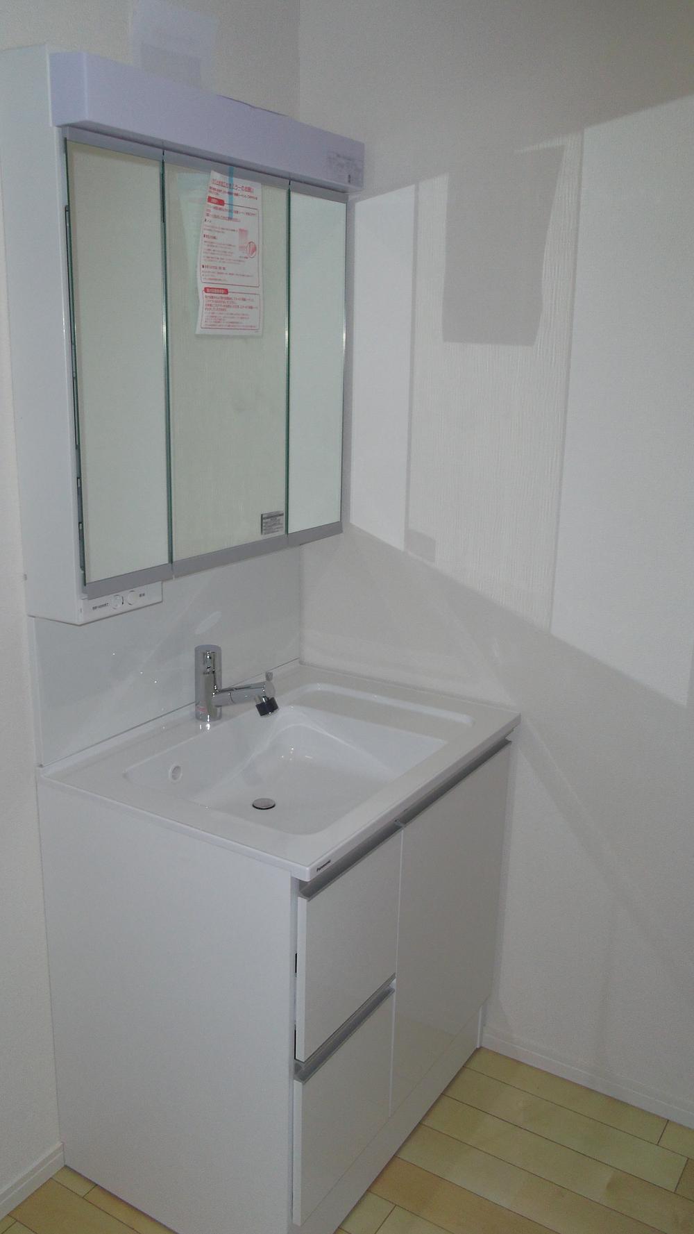 Wash basin, toilet. Indoor (12 May 2013) Shooting