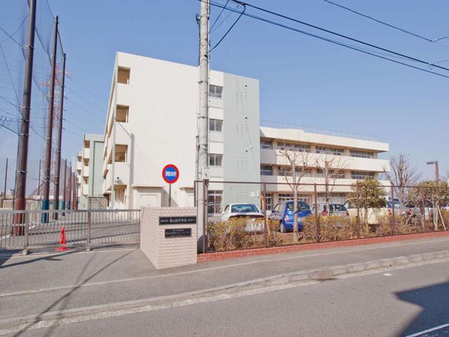 Junior high school. 175m to Yokohama Municipal Higashiyamata junior high school