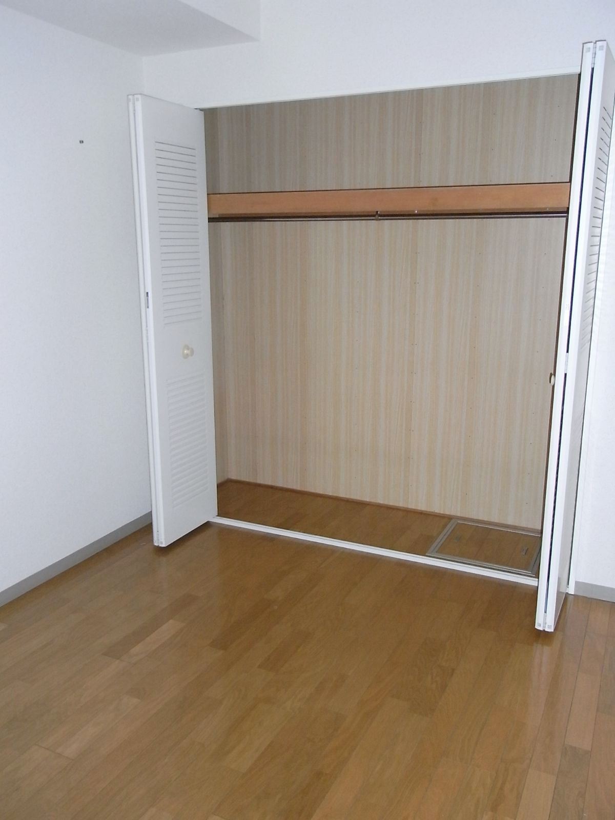 Other room space. 6.2 tatami Western-style Peace of mind in the large closet!