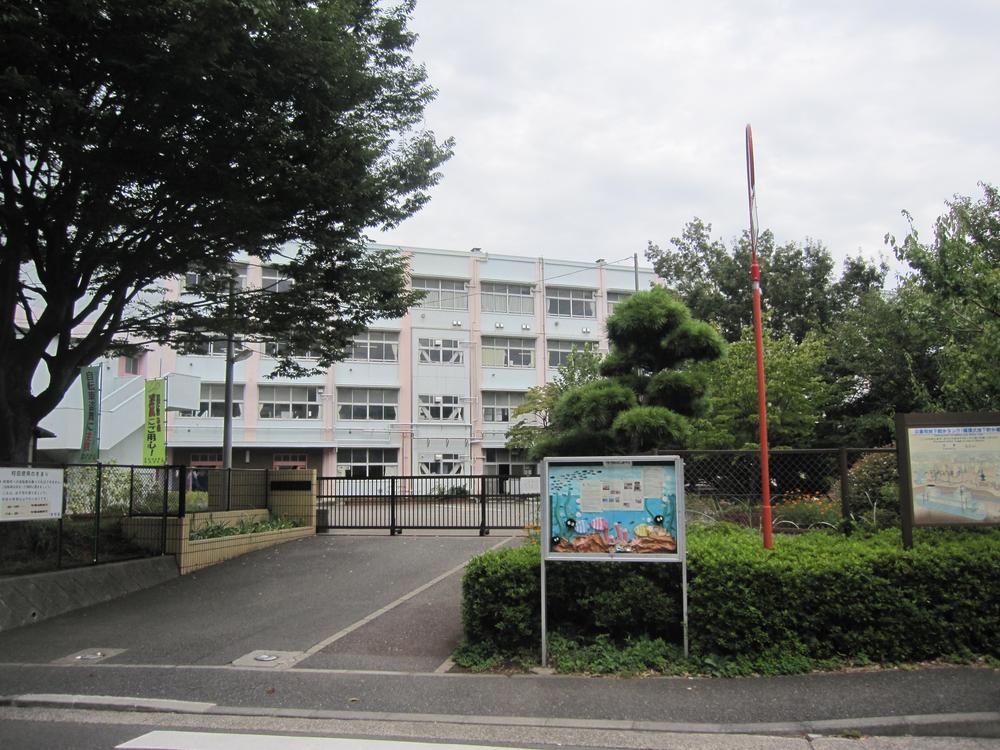 Primary school. 1000m to Yamada Elementary School