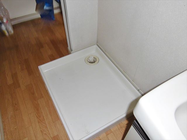 Washroom. Bathroom vanity ・ Washing machine in the room