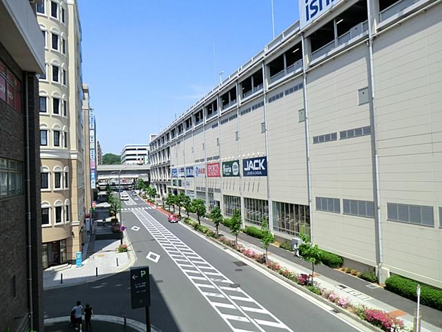 Home center. When living in the 1100m House to home improvement Konan Kohoku Center Minamiten, It increases something use of home improvement.