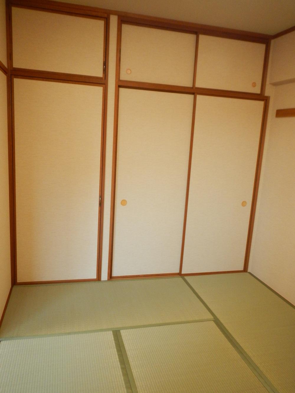 Non-living room. Japanese-style room leading to the living room